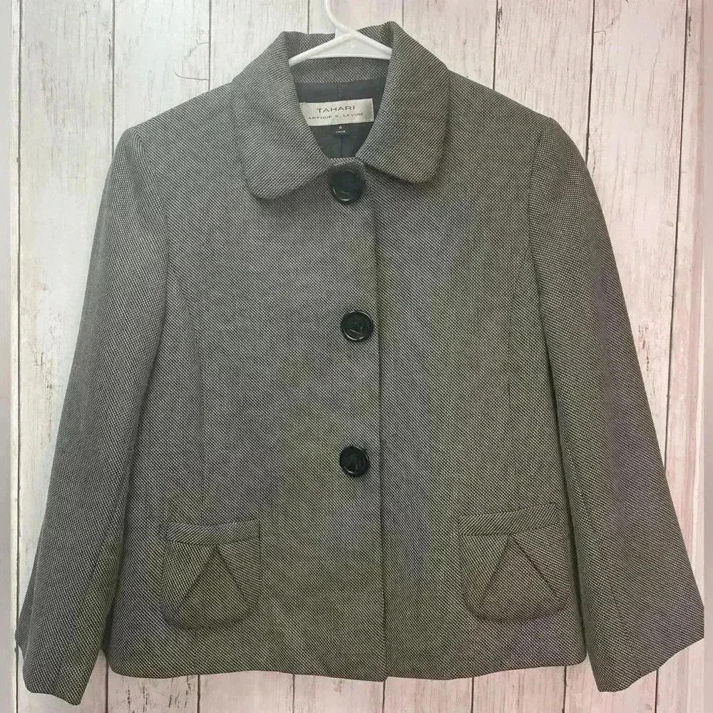 Tahari Gray blazer, 3/4 quarter sleeve, size 4 Work/Career